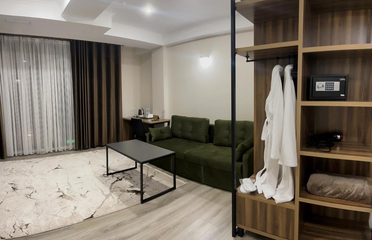 Hotel Nova Bishkek Exteriör bild