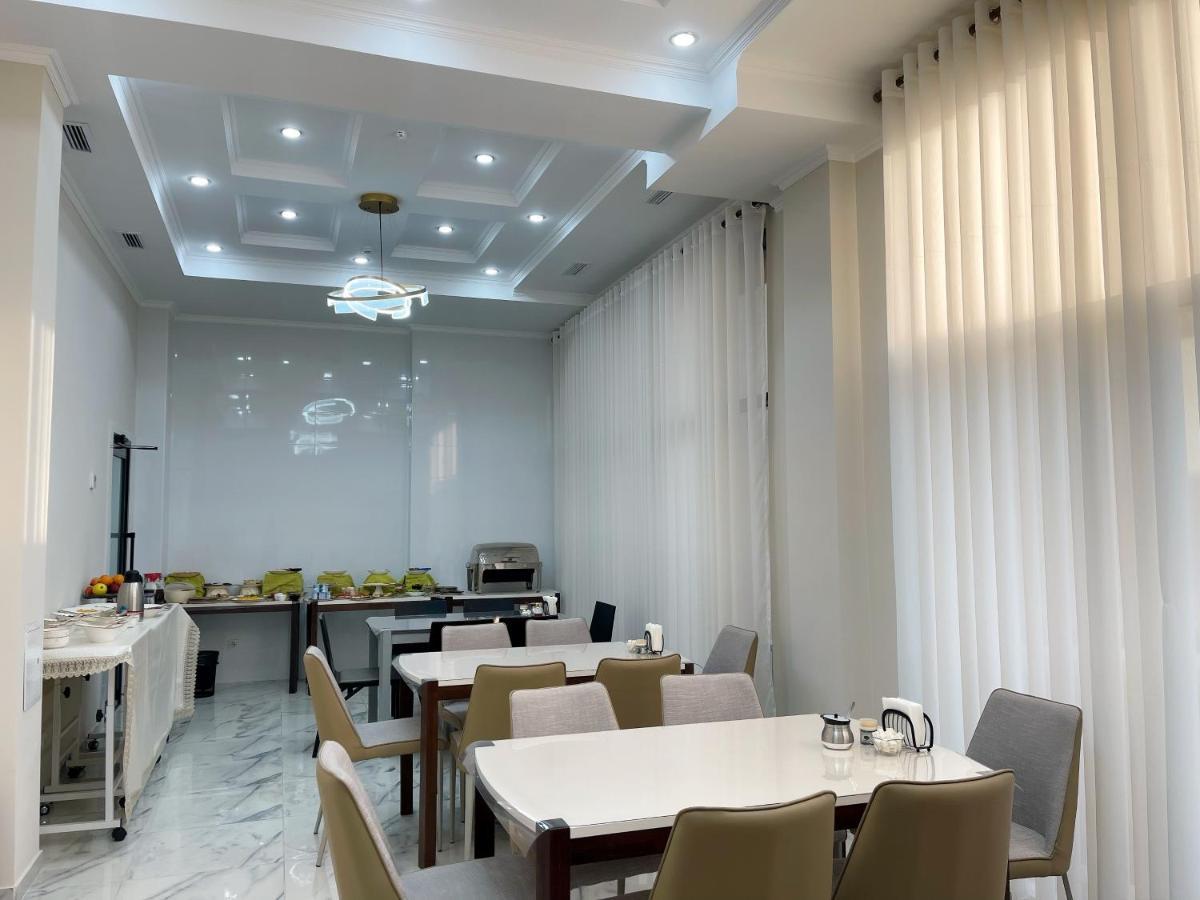 Hotel Nova Bishkek Exteriör bild